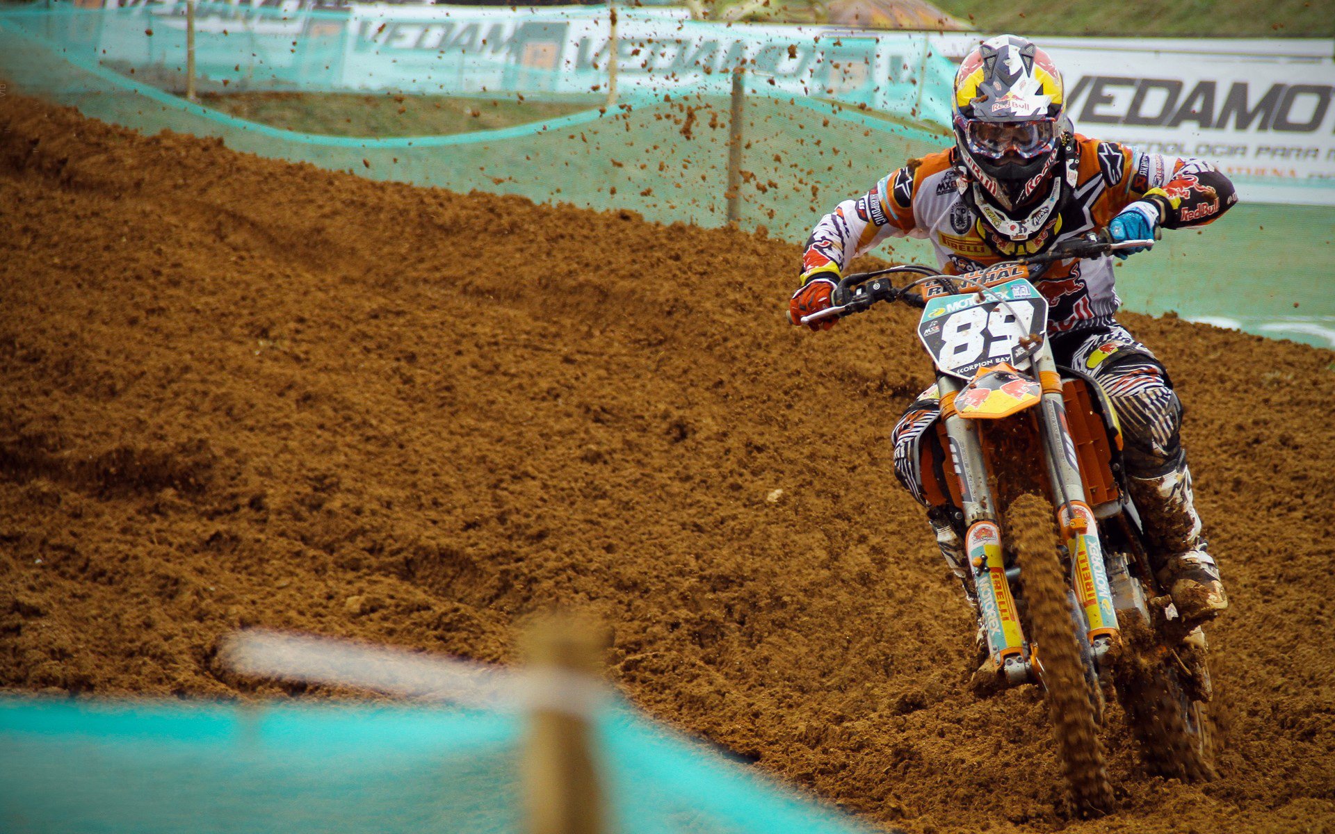 穆勒的非典型高光，当阿尔及利亚的沙漠风暴席卷那不勒斯的蓝色港湾